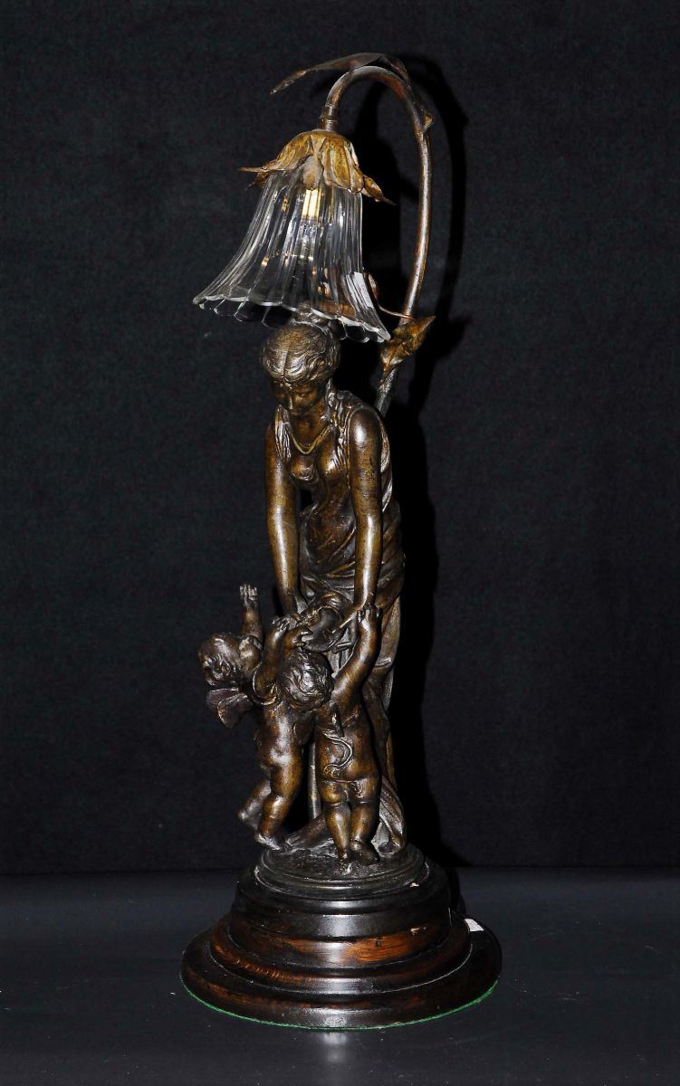 Lampada da tavolo in bronzo e vetro incolore, Francia fine XIX secolo  - Auction OnLine Auction 12-2011 - Cambi Casa d'Aste