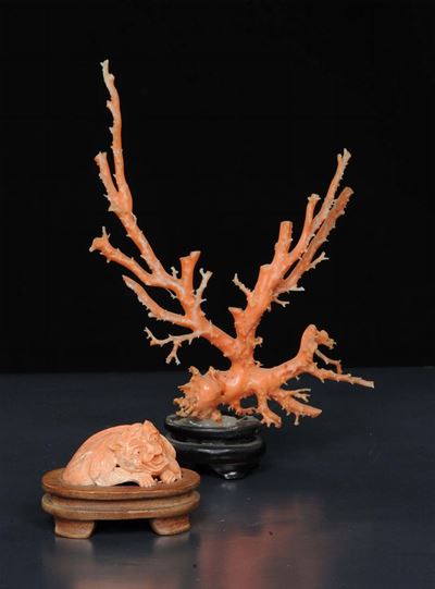 Statuina e Ramo in Corallo Rosa, Cina XX Secolo