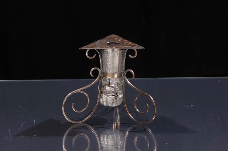 Piccolo candeliere in argento a foggia di tappo di bottiglia  - Asta Antiquariato e Dipinti Antichi - Cambi Casa d'Aste