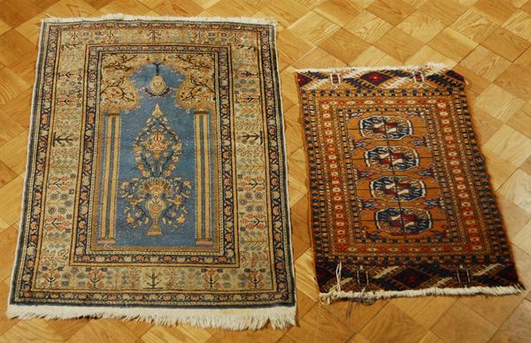 Lotto di due tappeti, XX secolo