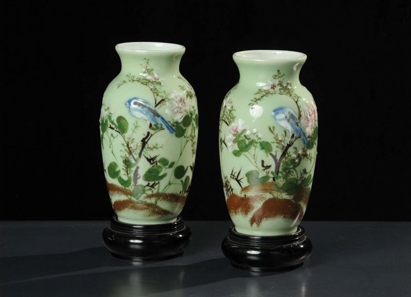 Coppia di vasi in porcellana, Cina XX secolo  - Auction Oriental Art - Cambi Casa d'Aste