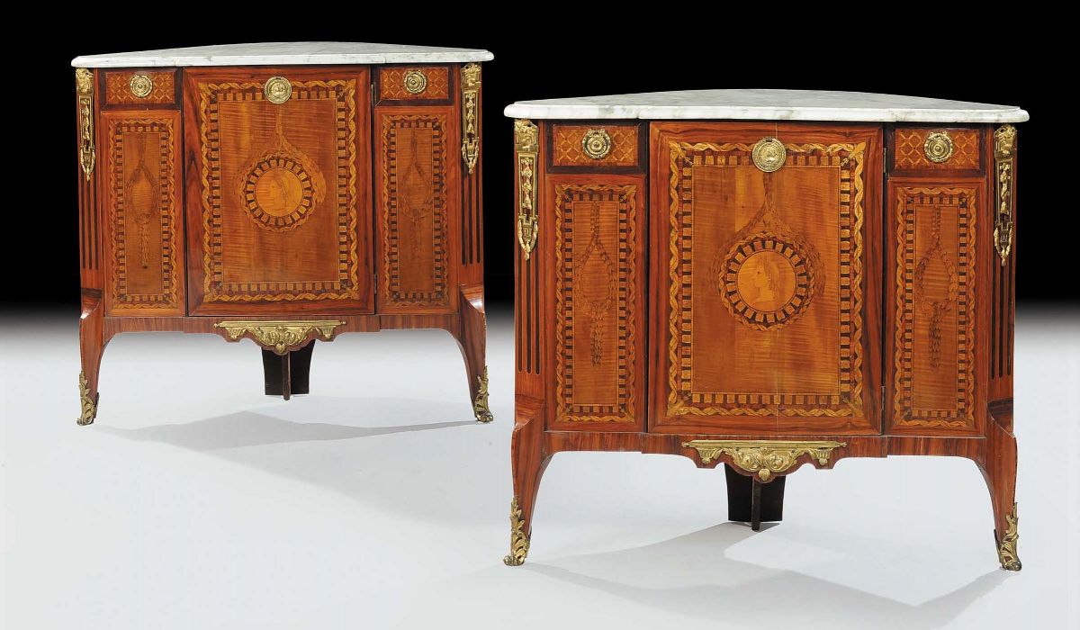 Due Angoliere e Credenza Lastronate ed Intarsiate, Olanda XVIII Secolo