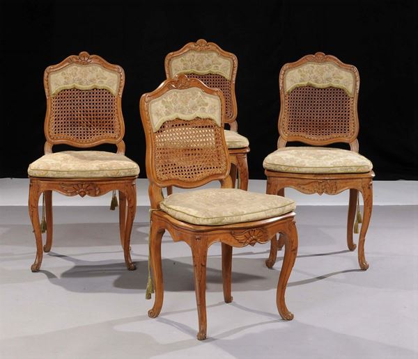 Quattro sedie Luigi XV in faggio intagliato, Francia XVIII secolo