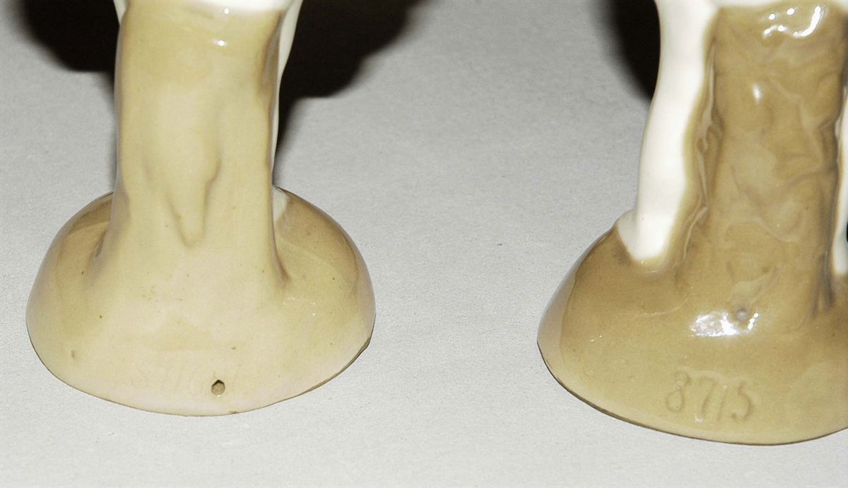 Coppia di Statuine in Ceramica Tipo Povolny, XX Secolo