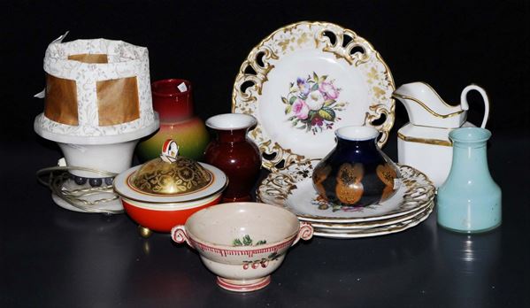 Lotto di oggetti in ceramica e altro