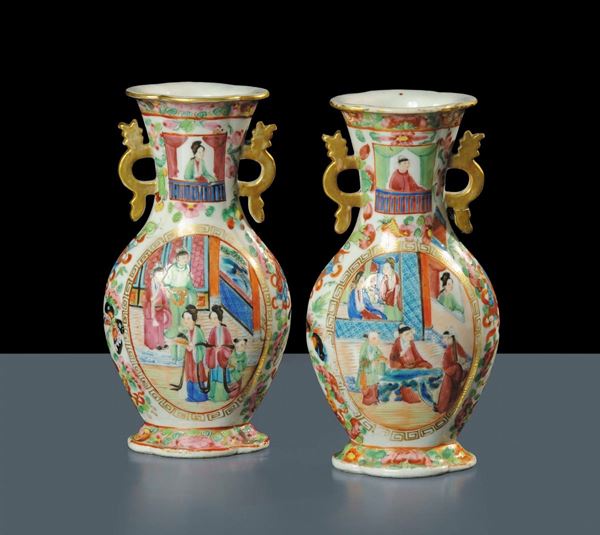 Coppia di vasetti biansati in porcellana Canton, Cina XIX secolo