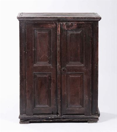 Credenzina Rustica a Due Ante Pannellate in Legno Scurito, Italia Centrale XIX Secolo