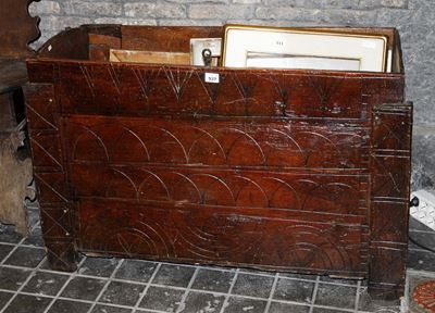 Cassapanca in Legno Intagliato, Italia Centrale XIX Secolo