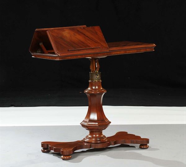 Tavolino leggio in mogano di forma rettangolare, XIX secolo