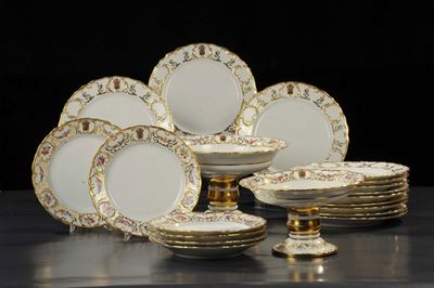 Diciotto Piatti e Due Alzate in Porcellana Bianca, Franca XIX Secolo