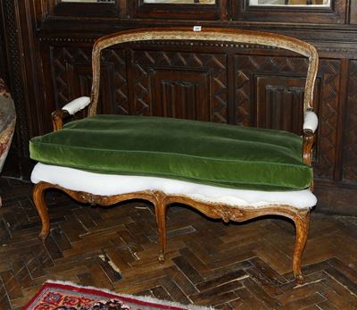 Divano Luigi XV in Noce Intagliato, XVIII Secolo