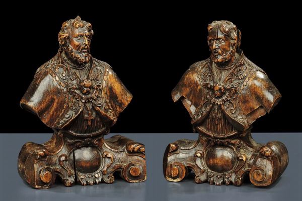 Coppia di busti maschili in legno intagliato, XVIII-XIX secolo