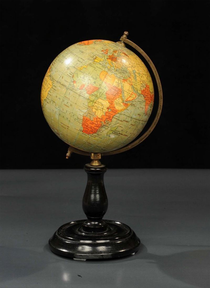 Piccolo mappamondo, XIX secolo  - Asta Antiquariato e Dipinti Antichi - Cambi Casa d'Aste