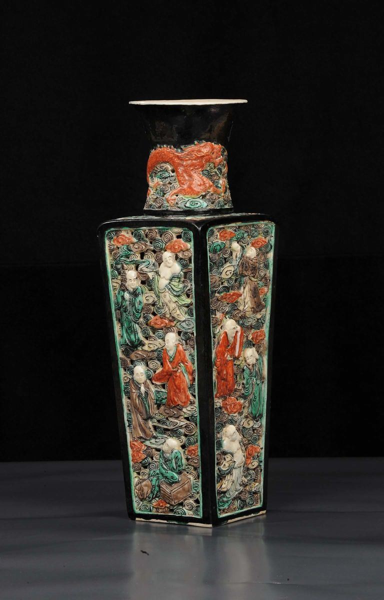 Vaso in porcellana policroma traforata, Cina XIX secolo  - Auction Oriental Art - Cambi Casa d'Aste