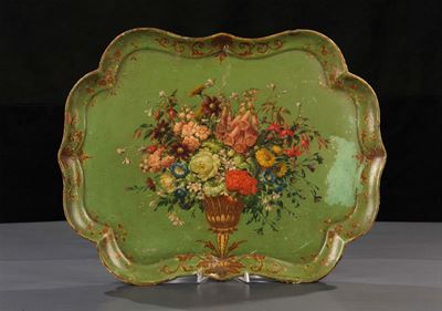 Vassoio in Legno Intagliato e Laccato a Fondo Verde, XIX Secolo