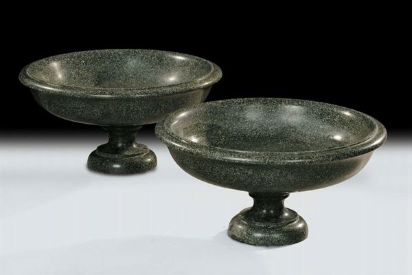 Coppia di vasche circolari in granito grigio, XVIII secolo