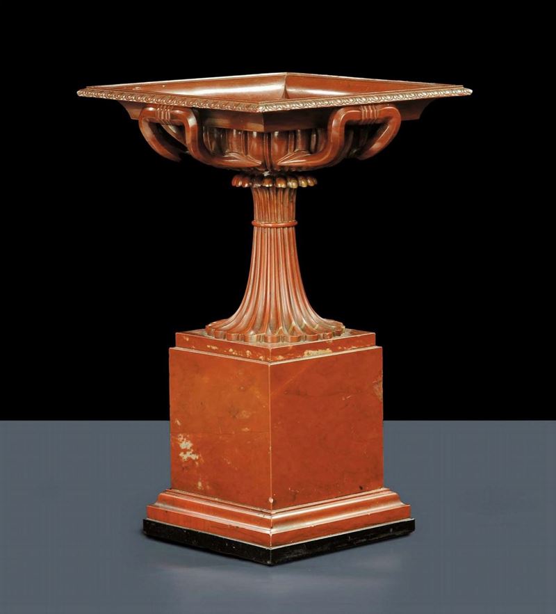 Centrotavola in rosso antico, XVIII secolo  - Asta Antiquariato e Dipinti Antichi - Cambi Casa d'Aste