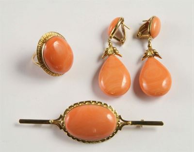 Parure in Tre Pezzi in Corallo
