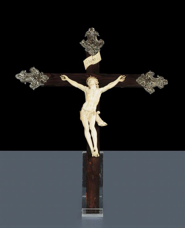 Crocifisso in avorio scolpito, fine XVIII secolo