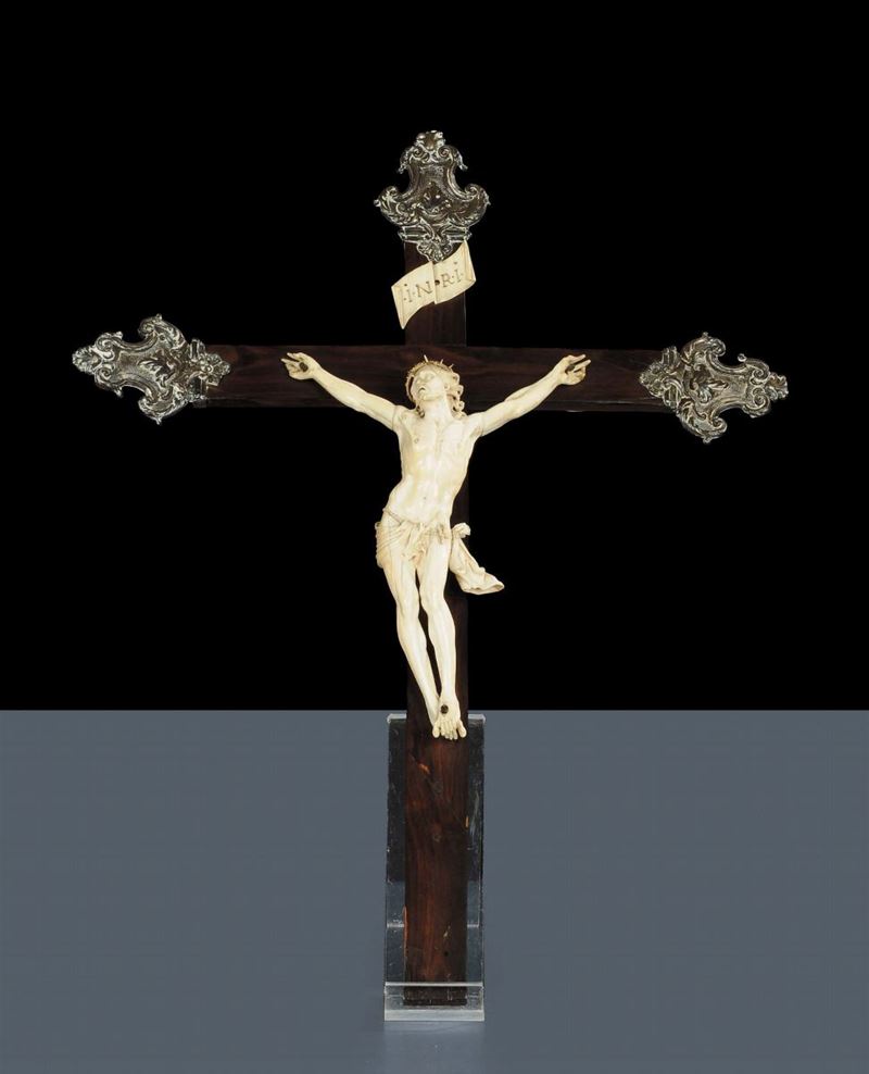 Crocifisso in avorio scolpito, fine XVIII secolo  - Asta Antiquariato e Dipinti Antichi - Cambi Casa d'Aste