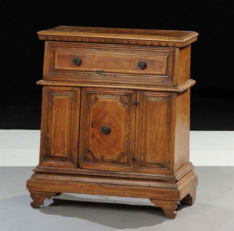 Inginocchiatoio in noce trasformato in comodino, XIX secolo  - Asta Antiquariato e Dipinti Antichi - Cambi Casa d'Aste