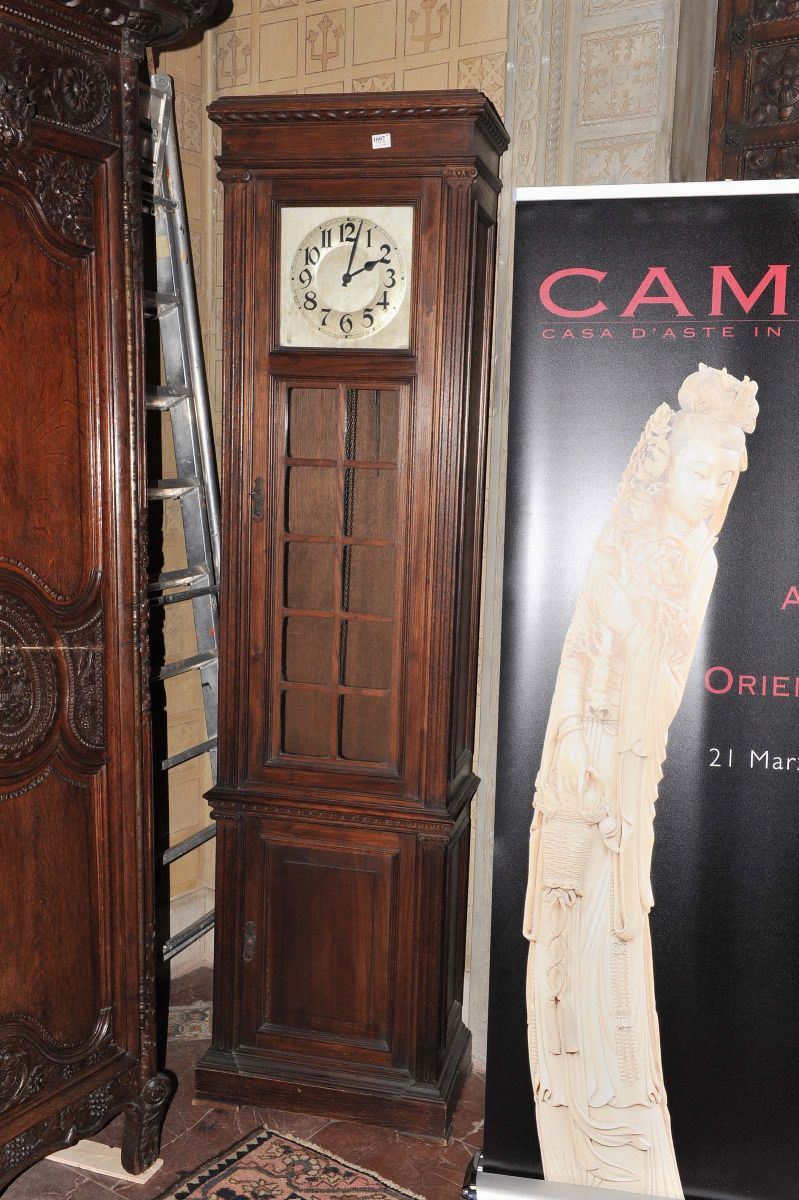 Pendola con cassa in legno intagliato  - Asta Antiquariato e Dipinti Antichi - Cambi Casa d'Aste