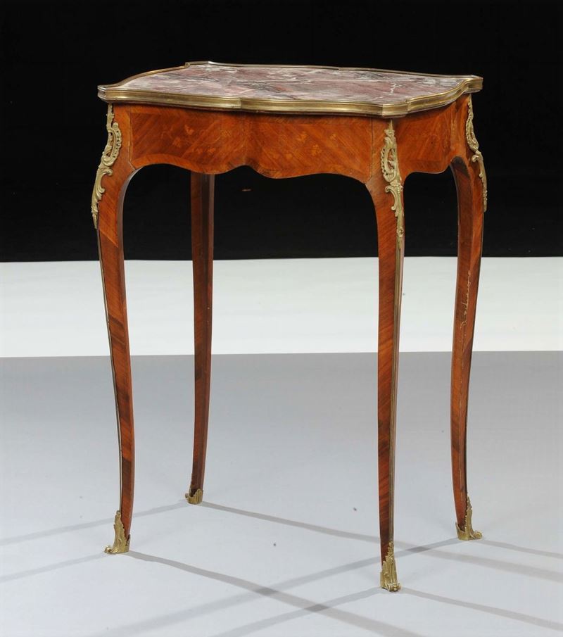 Tavolino dÕappoggio in bois de rose, Francia XIX secolo  - Asta Antiquariato e Dipinti Antichi - Cambi Casa d'Aste