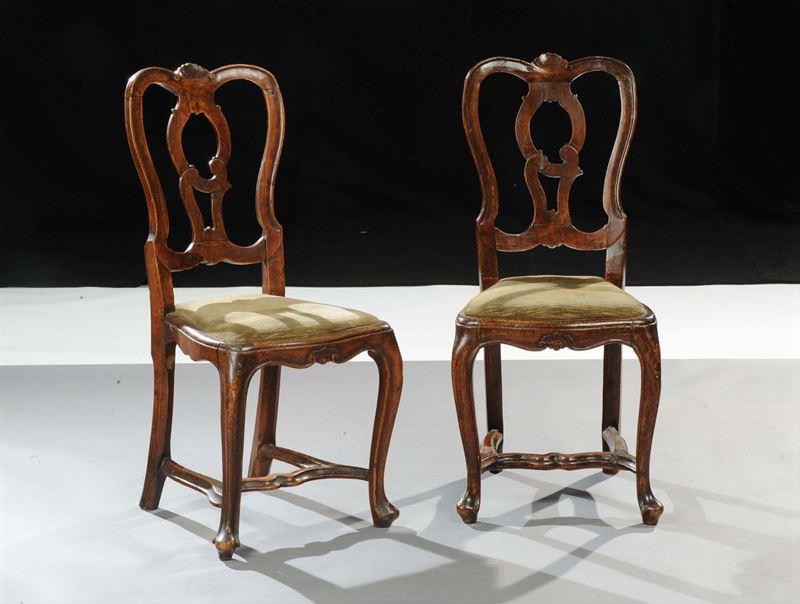 Coppia di sedie in noce, Veneto XVIII secolo  - Asta Antiquariato e Dipinti Antichi - Cambi Casa d'Aste