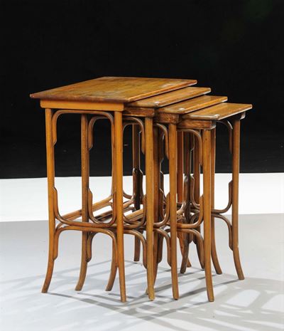 Quattro Tavoli a Nido in Noce Thonet, XX Secolo