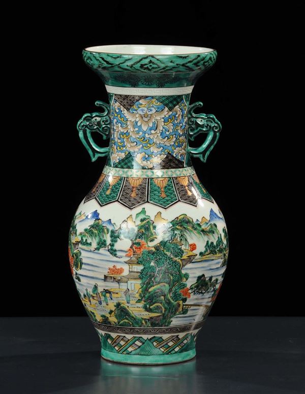 Vaso biansato in porcellana, Cina XX secolo