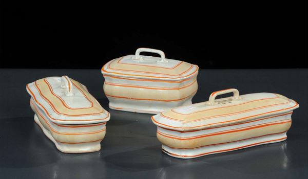 Tre scatole da toeletta in ceramica, XX secolo