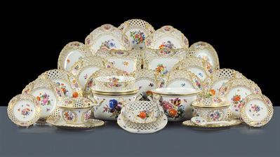 Servizio di Piatti in Porcellana a Decoro Floreale, Meissen 1790 Circa