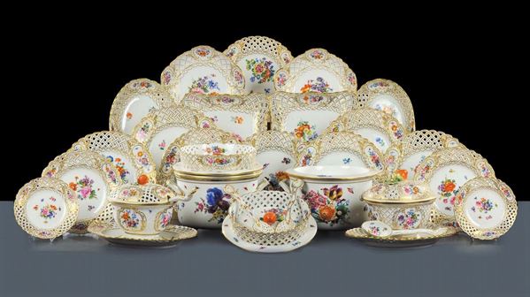 Servizio di piatti  in porcellana a decoro floreale, Meissen 1790 circa