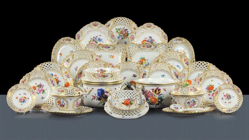 Servizio di piatti  in porcellana a decoro floreale, Meissen 1790 circa  - Asta Antiquariato e Dipinti Antichi - Cambi Casa d'Aste
