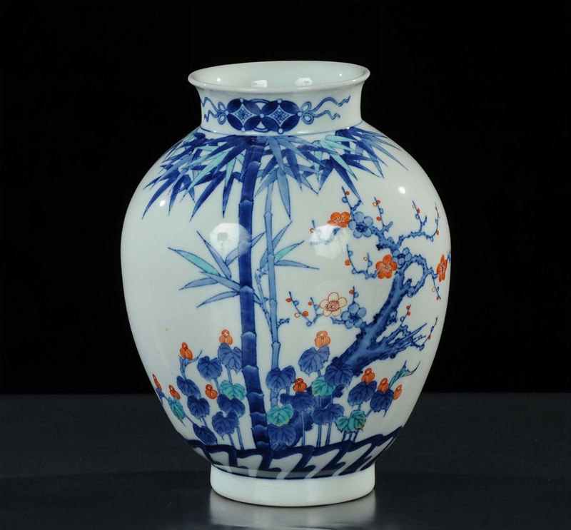 Vaso in porcellana bianca, Cina XVIII secolo  - Asta Arte Orientale - Cambi Casa d'Aste