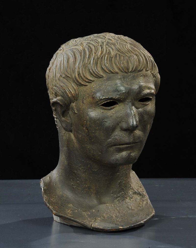 Testa maschile a finto bronzo in stile classico, Napoli XIX secolo  - Asta Antiquariato e Dipinti Antichi - Cambi Casa d'Aste