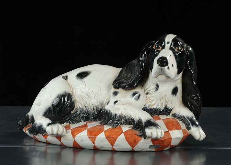 Scultura in ceramica raffigurante cane su cuscino, XX secolo  - Asta Antiquariato e Dipinti Antichi - Cambi Casa d'Aste