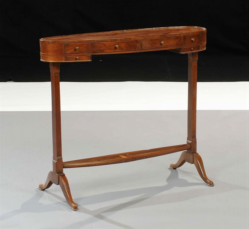 Tavolino ovale in mogano, XIX secolo  - Asta Antiquariato e Dipinti Antichi - Cambi Casa d'Aste