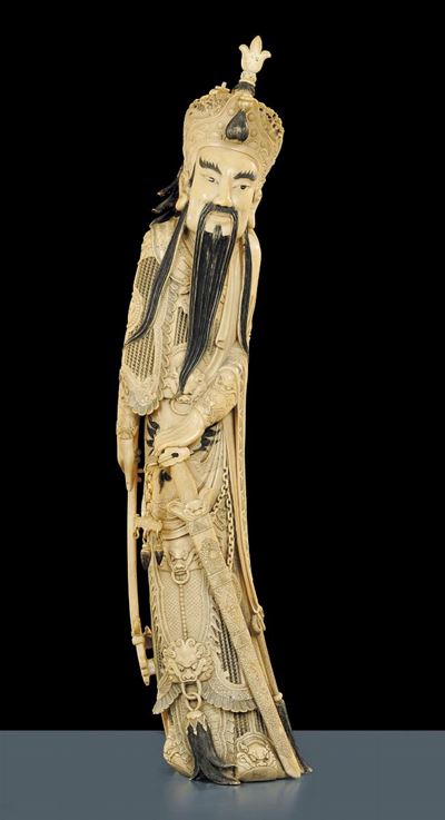 Grande Figura di Guerriero in Avorio Finemente Scolpito, Cina XIX Secolo