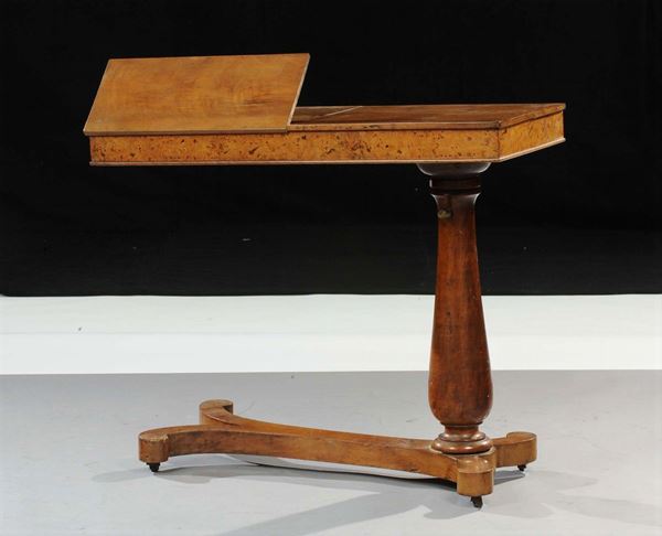 Tavolo leggio in noce e radica di noce, fine XIX secolo