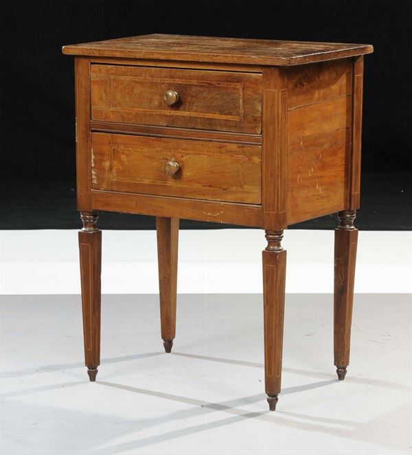 Comodino a due cassetti in noce