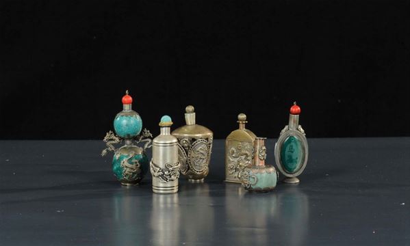 Sei snuff bottles in argento e pietre semipreziose, Cina XIX-XX secolo