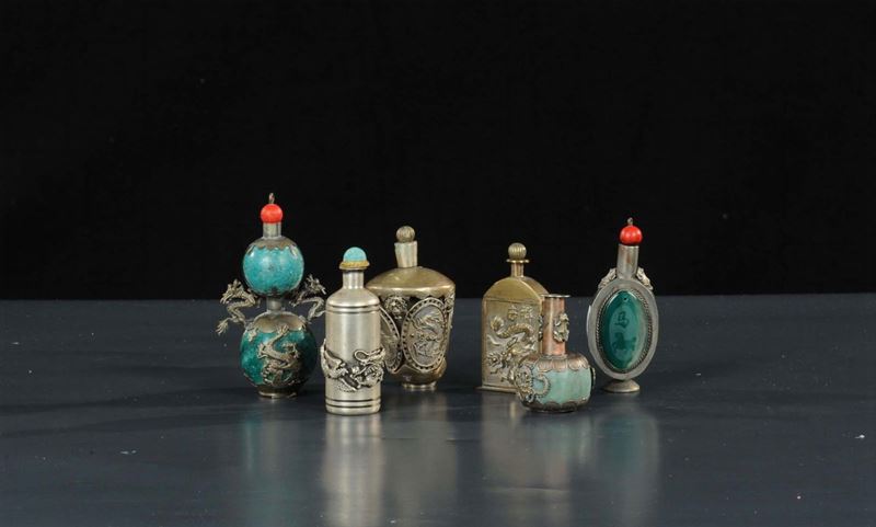 Sei snuff bottles in argento e pietre semipreziose, Cina XIX-XX secolo  - Auction Oriental Art - Cambi Casa d'Aste