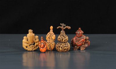 Cinque Snuff Bottles in Legno Scolpito, Cina Epoca Dinastia Qing