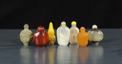Sette Snuff Bottles in Vetro, Agata, Giada e Argento, Cina XX Secolo