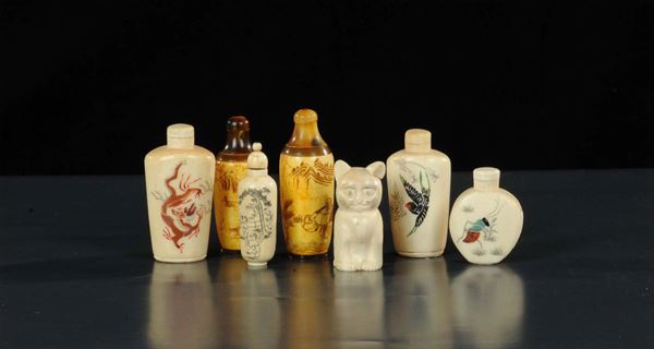 Sette snuff bottles in osso,corno e avorio, Cina XIX-XX secolo