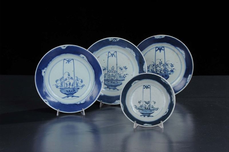 Quattro piatti in ceramica, Cina epoca Kang Xi  - Asta Arte Orientale - Cambi Casa d'Aste
