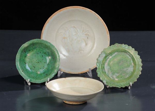 Quattro piattini in ceramica di misure differenti, Cina epoca Song ed epoca Ming
