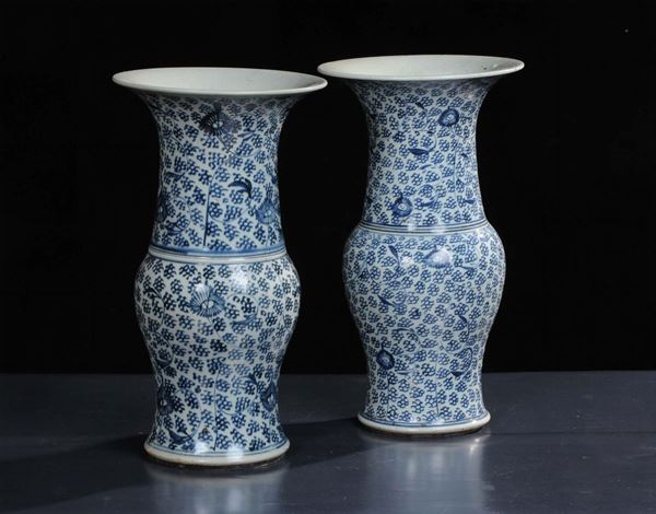 Coppia di vasi in porcellana, Cina inizio XIX secolo