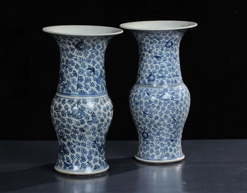 Coppia di vasi in porcellana, Cina inizio XIX secolo  - Asta Arte Orientale - Cambi Casa d'Aste